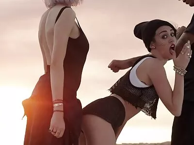 Cutie fucked է cabana, ապա creampied է POV